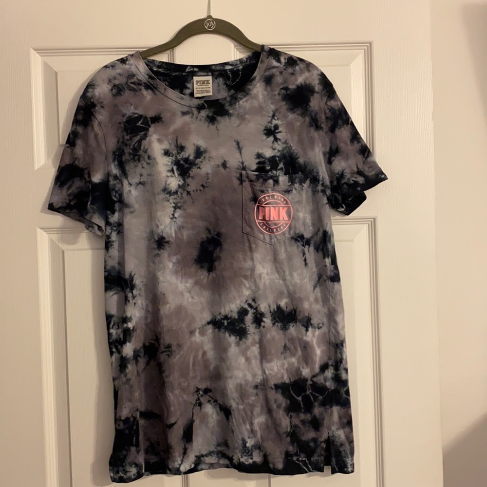 Victoria’s Secret Pink t-shirt